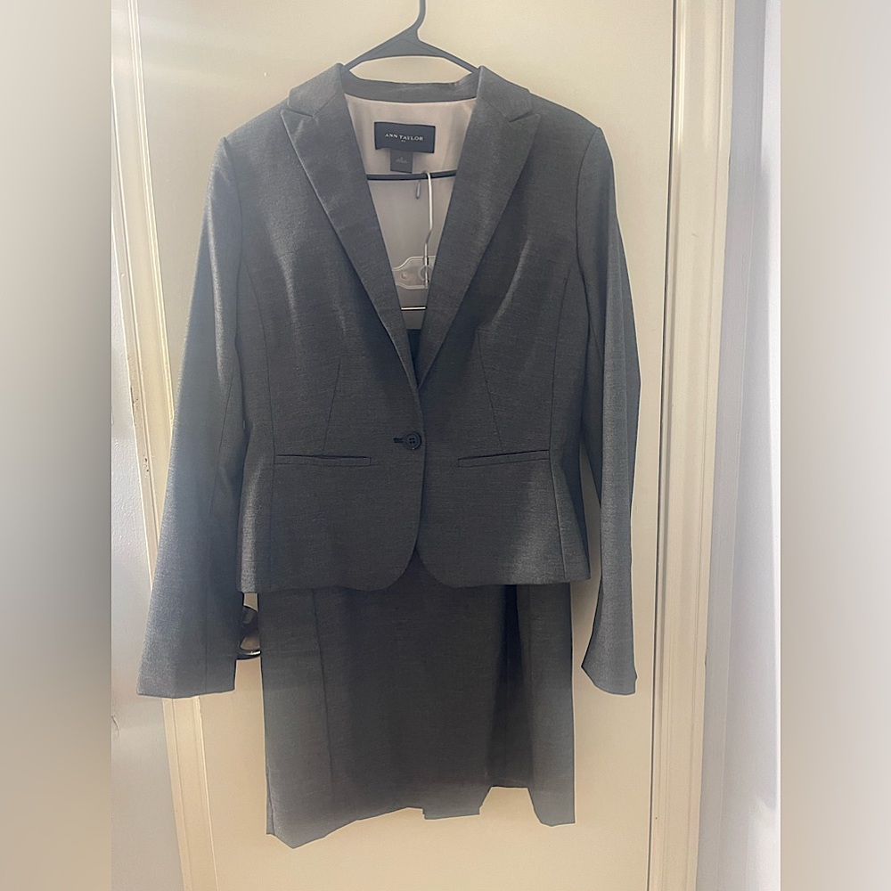 Ann Taylor size 6 suit